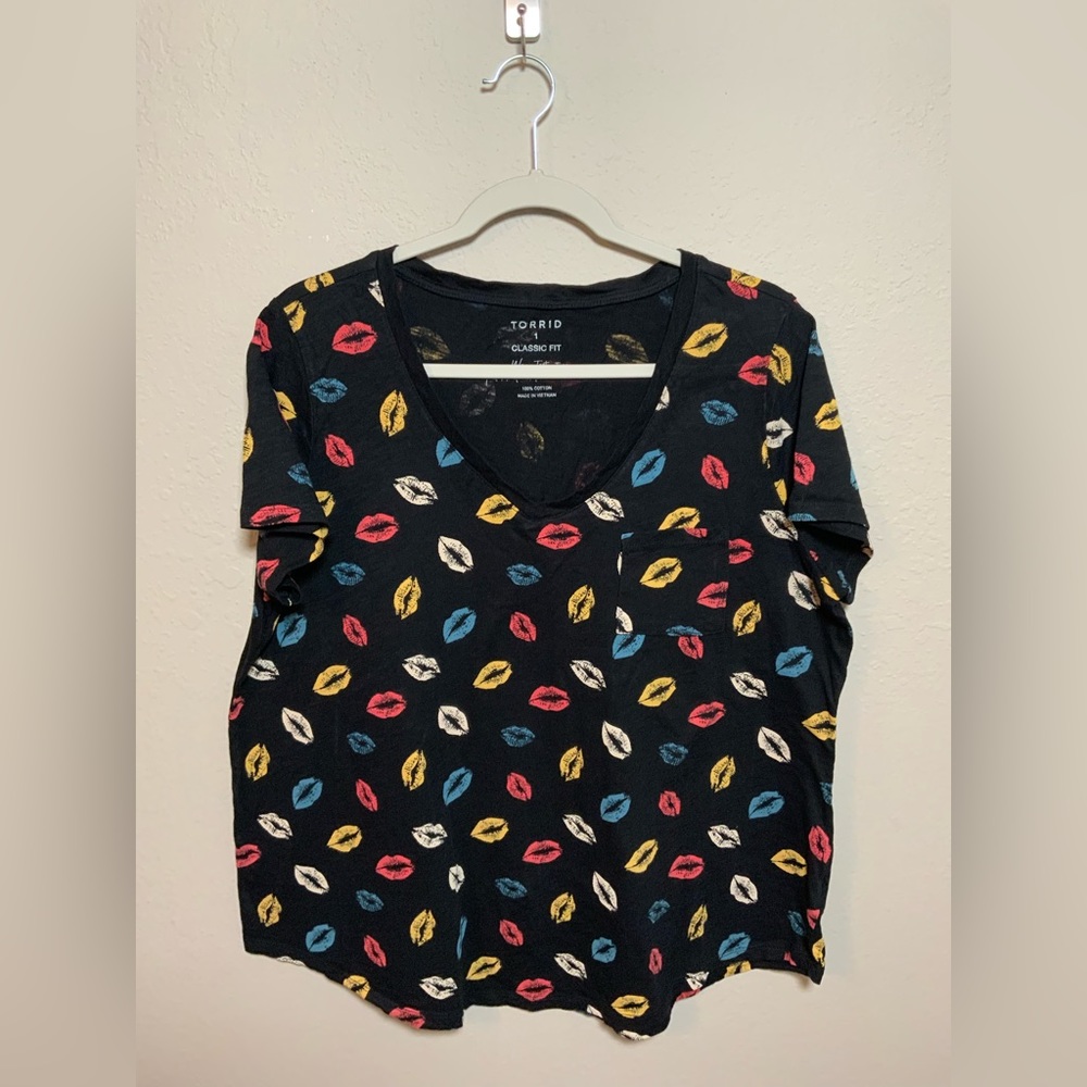 Torrid Classic Fit Tee Size 1